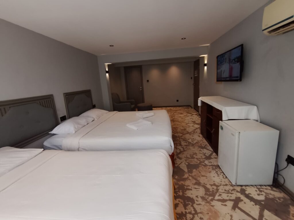 Family Triple 1 Sur Hotel Family Triple Room Sur Oman one large bed and one single bed for couple with child (13)